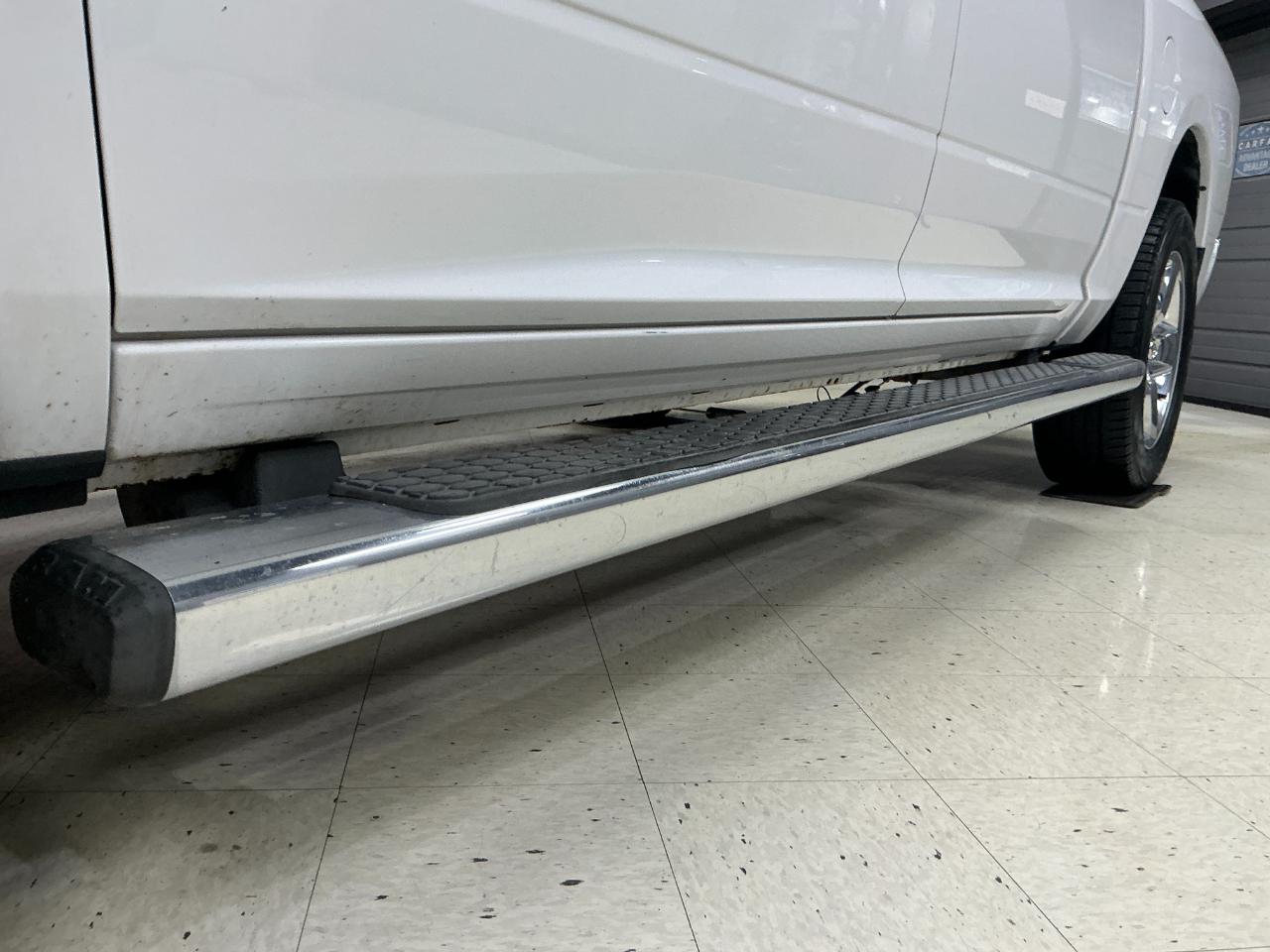 RAM 1500 4WD Crew Cab 140.5" Big Horn 2015