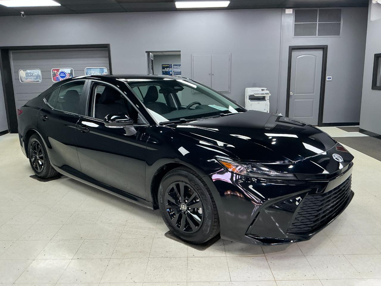 Toyota Camry LE (Natl) 2025