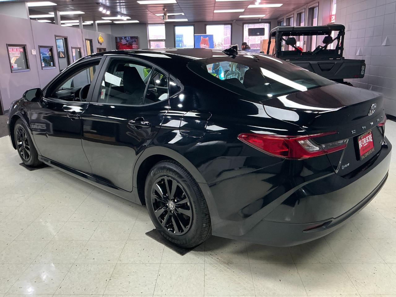 Toyota Camry LE (Natl) 2025