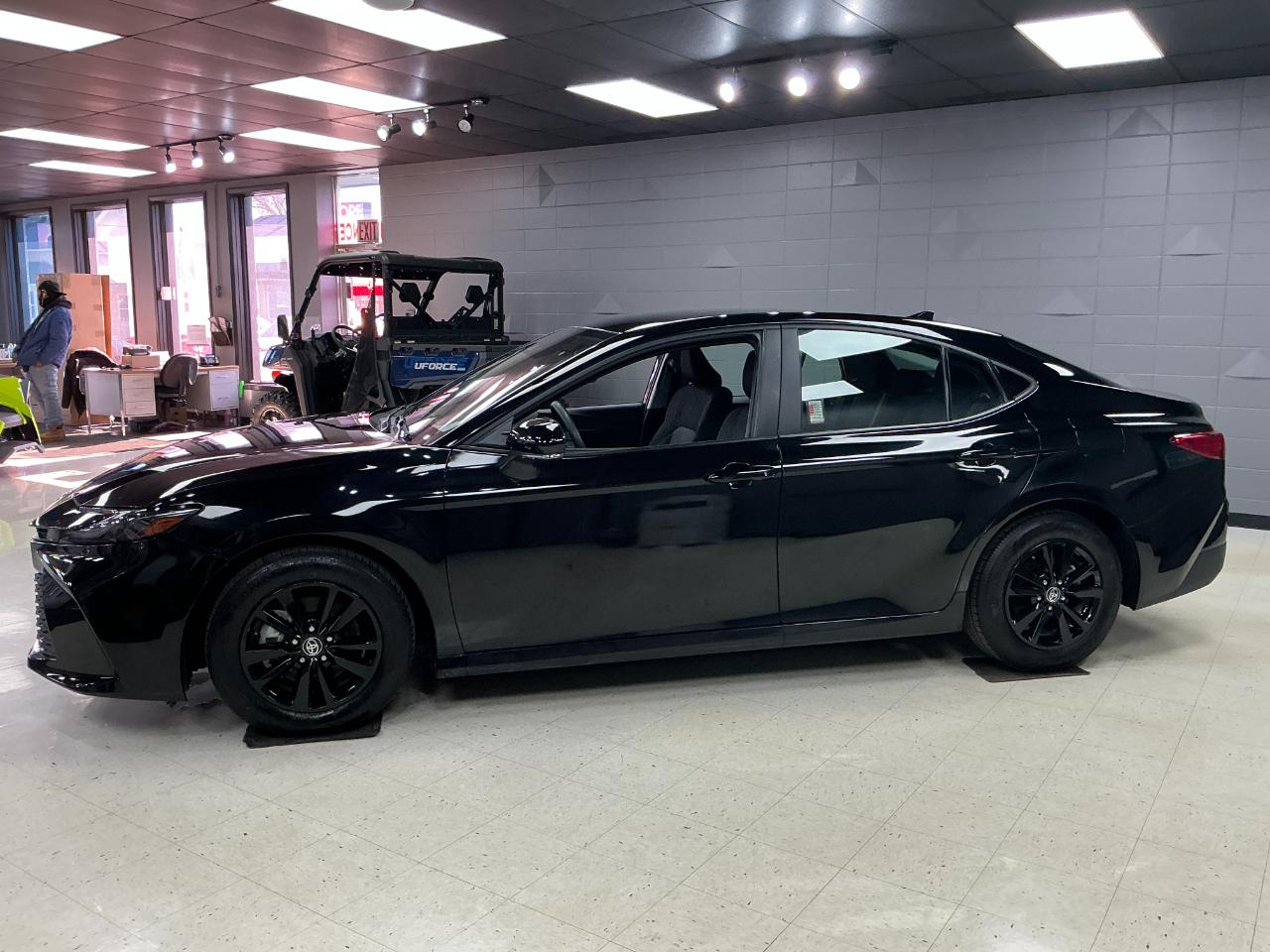 Toyota Camry LE (Natl) 2025