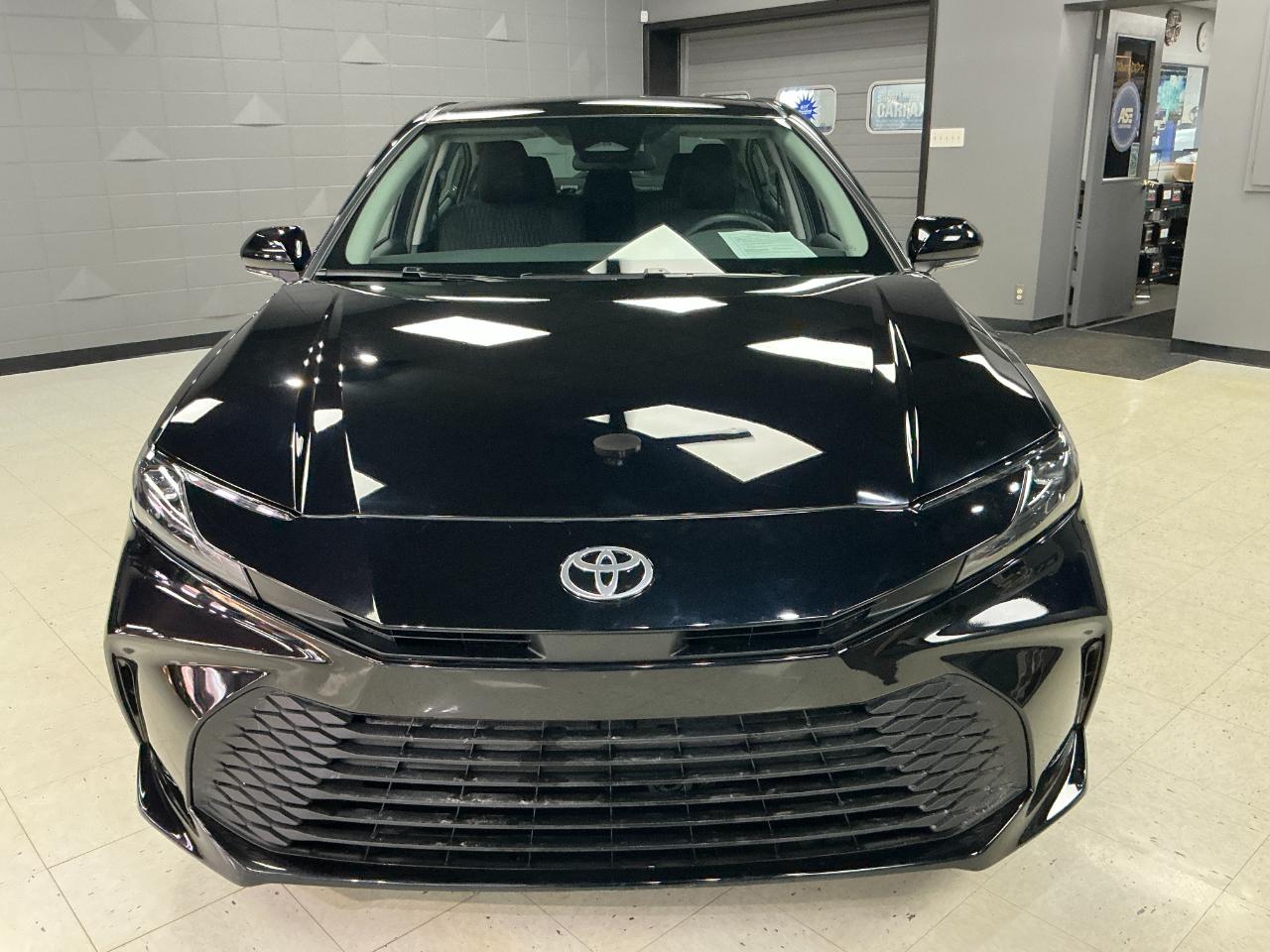 Toyota Camry LE (Natl) 2025