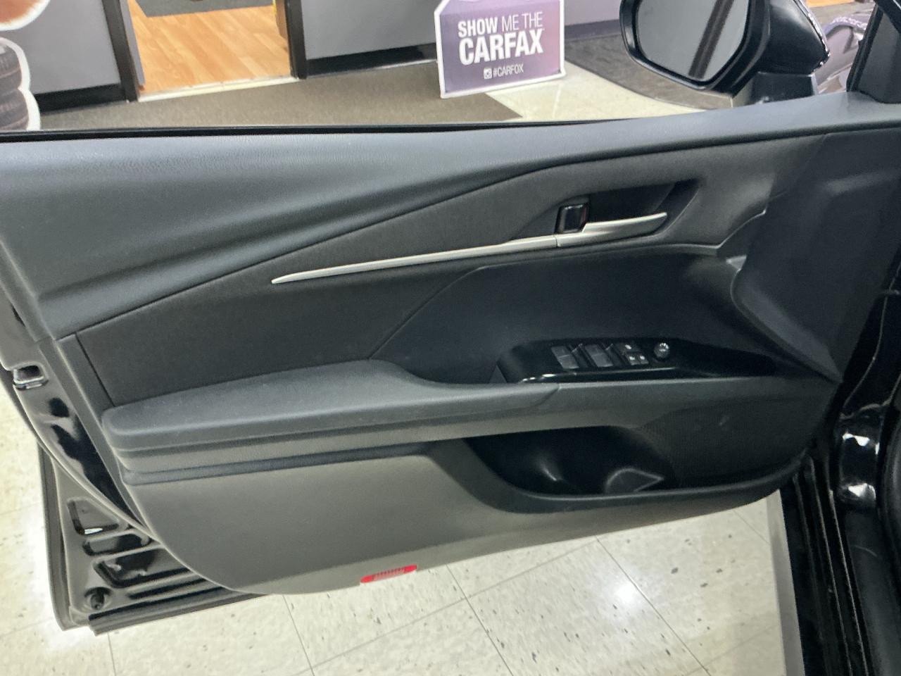 Toyota Camry LE (Natl) 2025