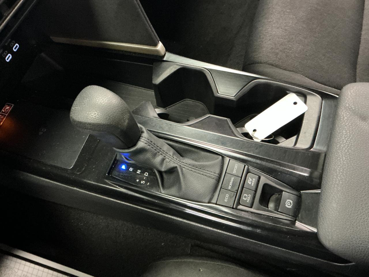 Toyota Camry LE (Natl) 2025