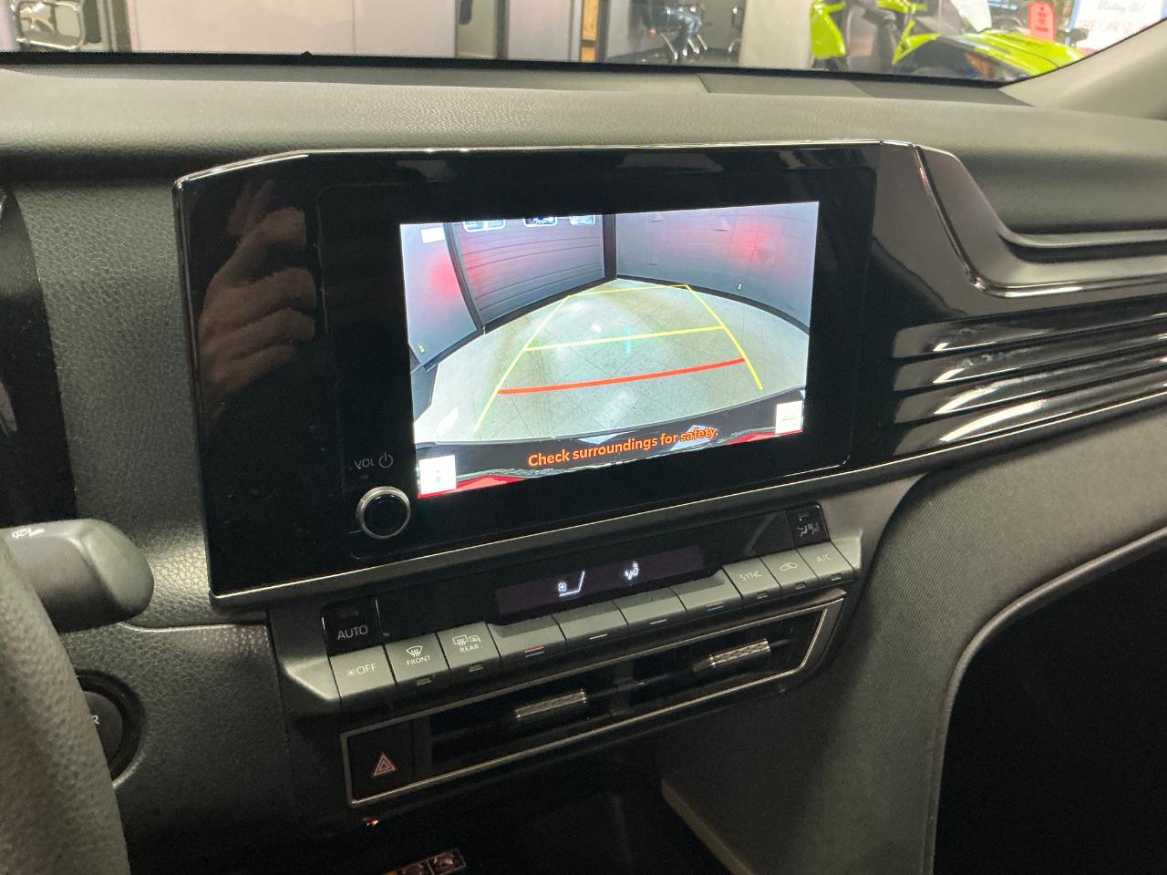 Toyota Camry LE (Natl) 2025