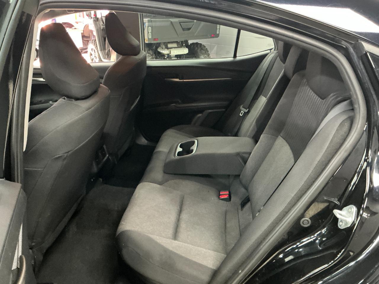 Toyota Camry LE (Natl) 2025