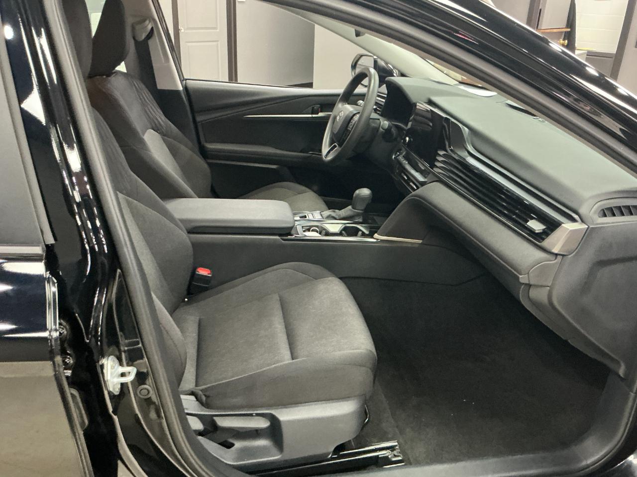 Toyota Camry LE (Natl) 2025