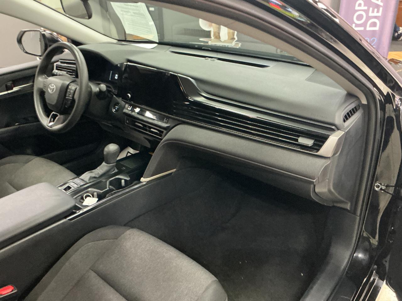 Toyota Camry LE (Natl) 2025