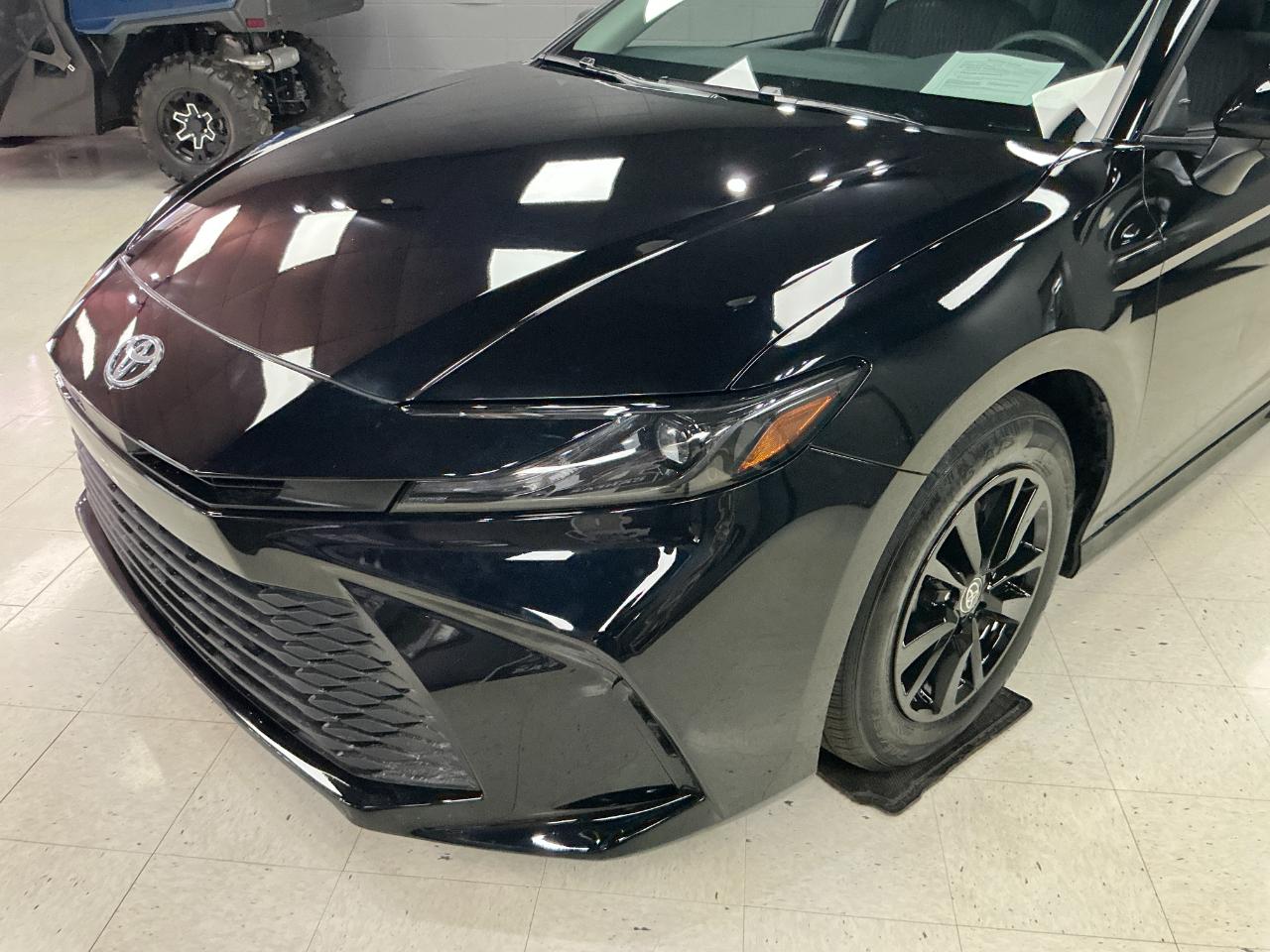 Toyota Camry LE (Natl) 2025