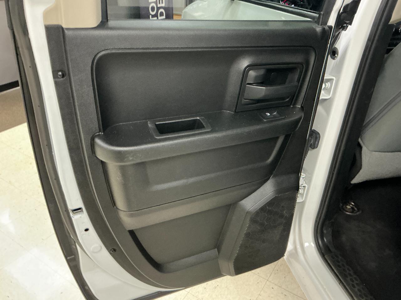 RAM 1500 Classic Express 4x4 Quad Cab 6'4" Box 2019