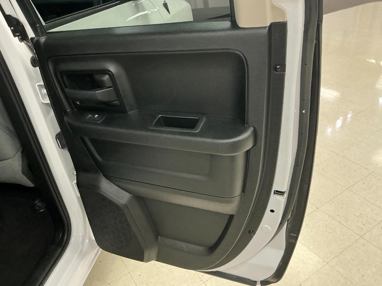 RAM 1500 Classic Express 4x4 Quad Cab 6'4" Box 2019