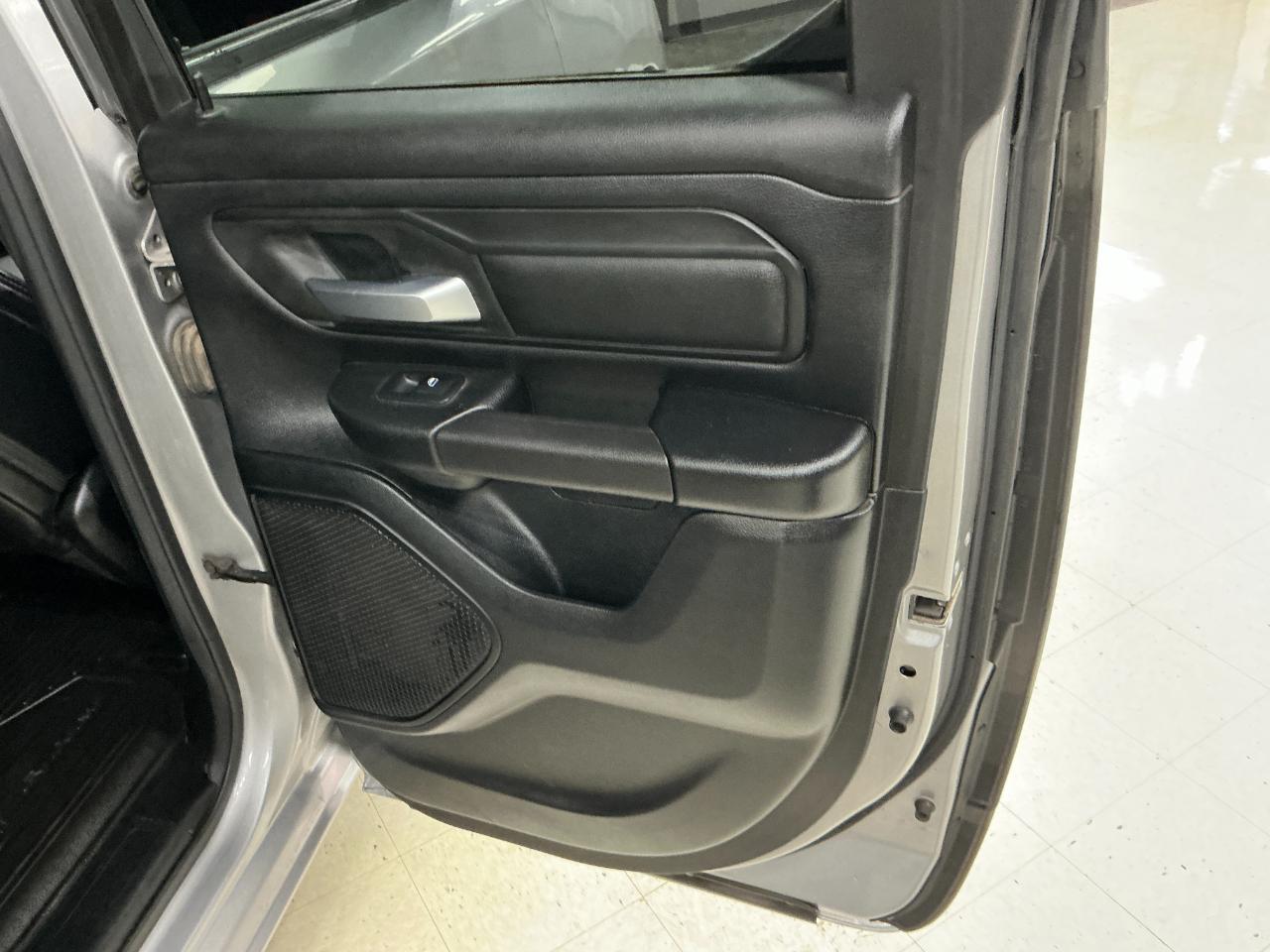 RAM 1500 Tradesman 4x4 Quad Cab 6'4" Box 2021