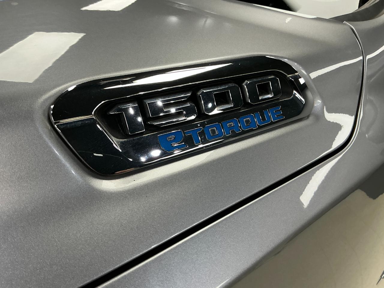 RAM 1500 Tradesman 4x4 Quad Cab 6'4" Box 2021