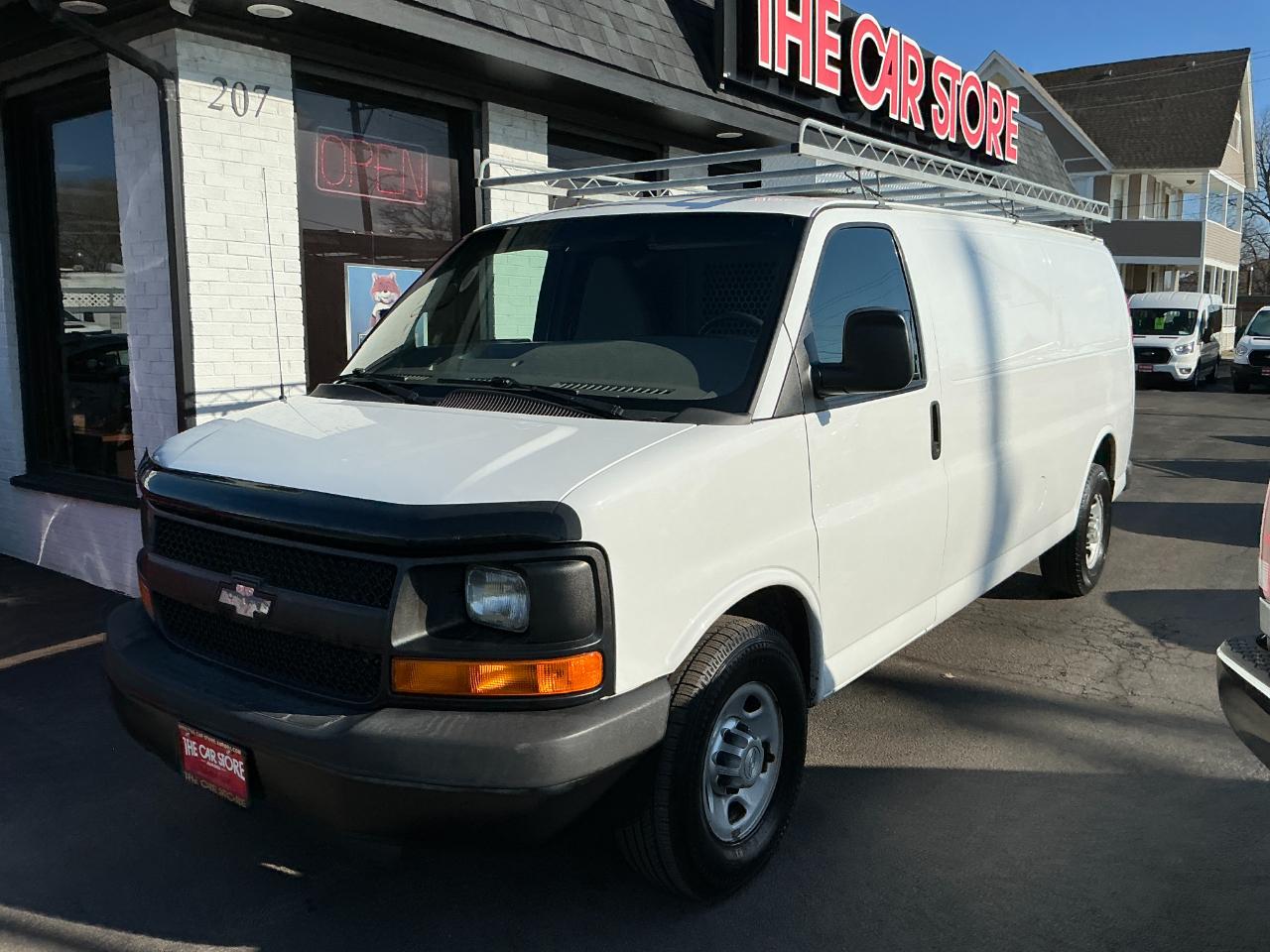 Chevrolet Express Cargo Van RWD 3500 155" 2015