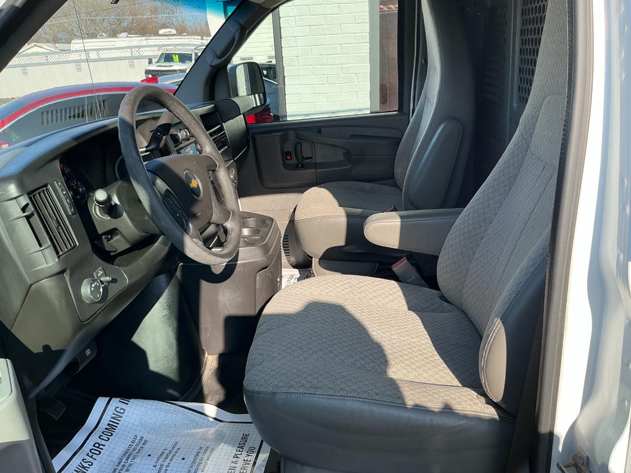 Chevrolet Express Cargo Van RWD 3500 155" 2015