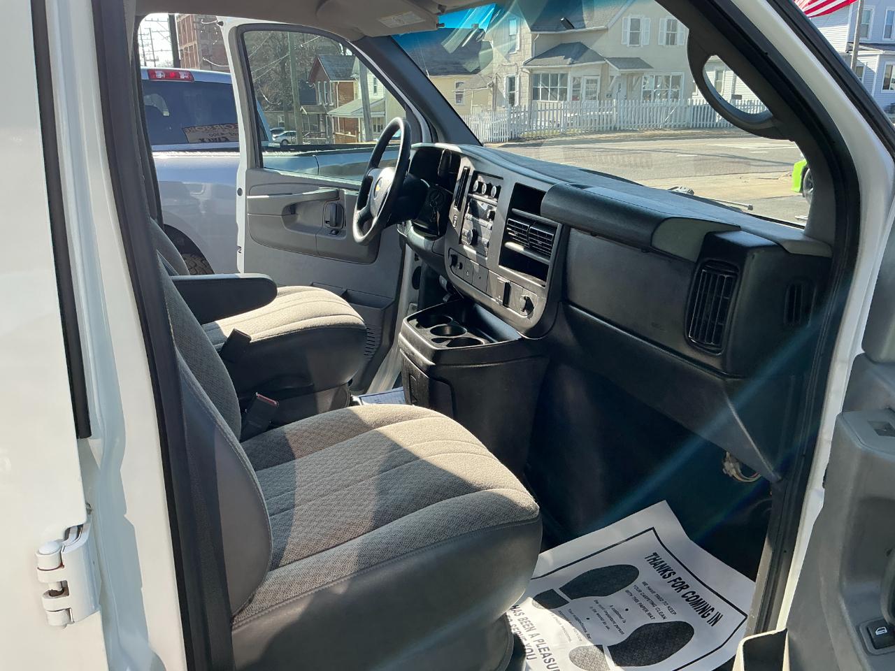 Chevrolet Express Cargo Van RWD 3500 155" 2015