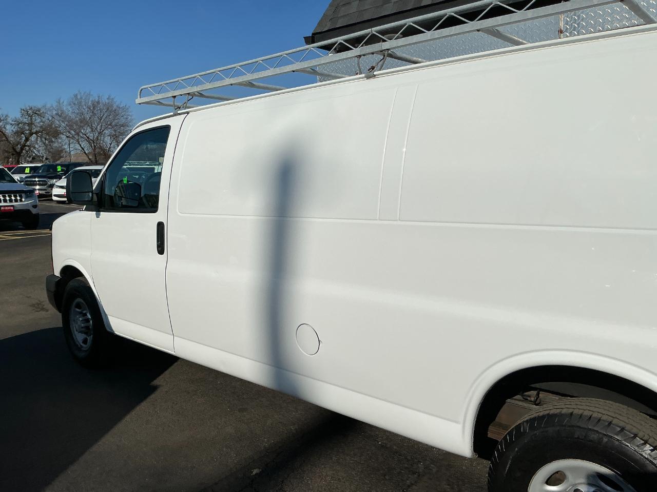 Chevrolet Express Cargo Van RWD 3500 155" 2015