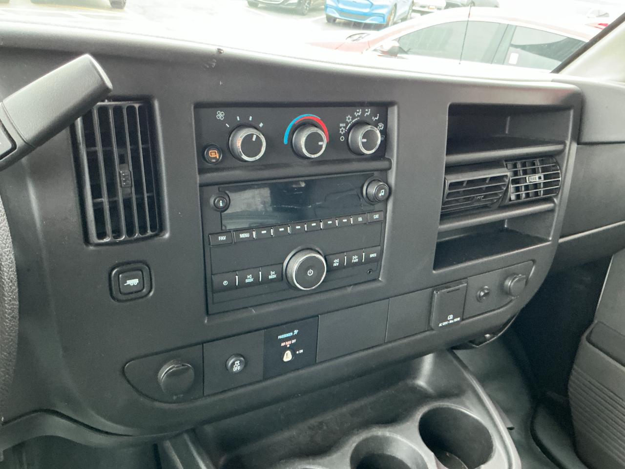 Chevrolet Express Cargo Van RWD 2500 135" 2017