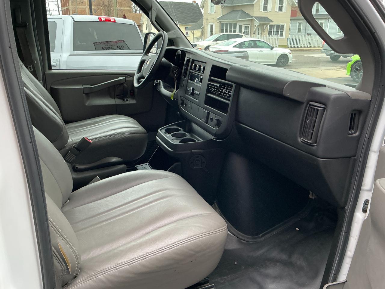 Chevrolet Express Cargo Van RWD 2500 135" 2017