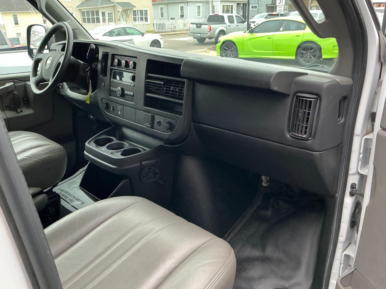 Chevrolet Express Cargo Van RWD 2500 135" 2017