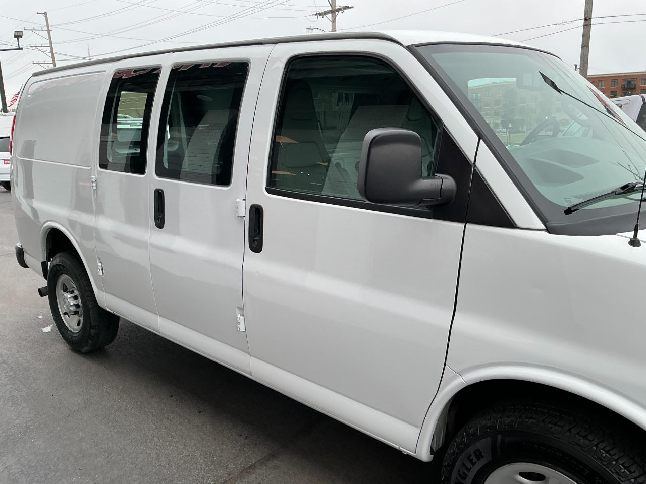Chevrolet Express Cargo Van RWD 2500 135" 2017