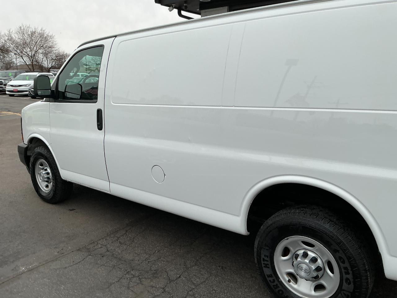 Chevrolet Express Cargo Van RWD 2500 135" 2017
