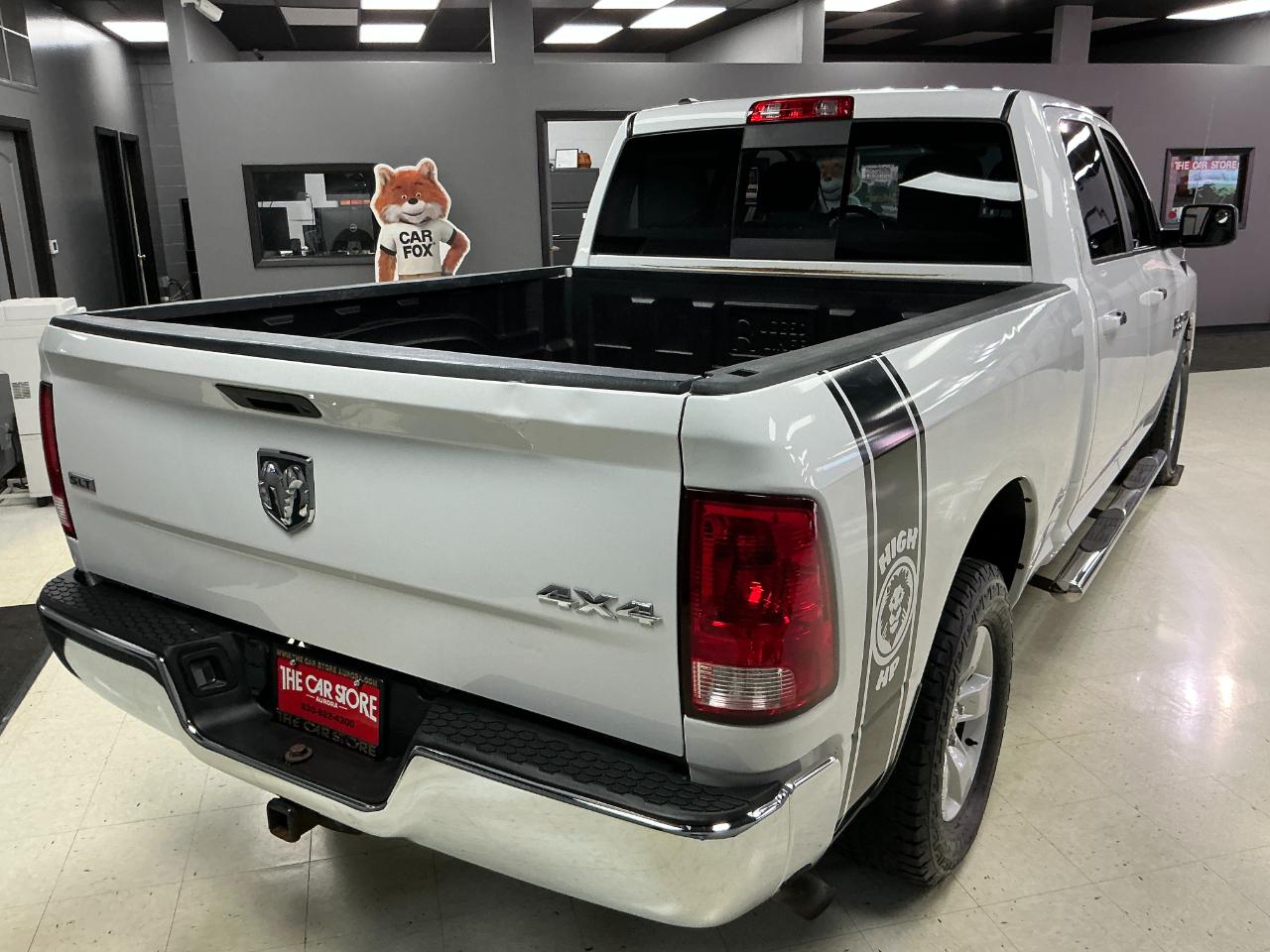 RAM 1500 SLT 4x4 Crew Cab 6'4" Box 2017