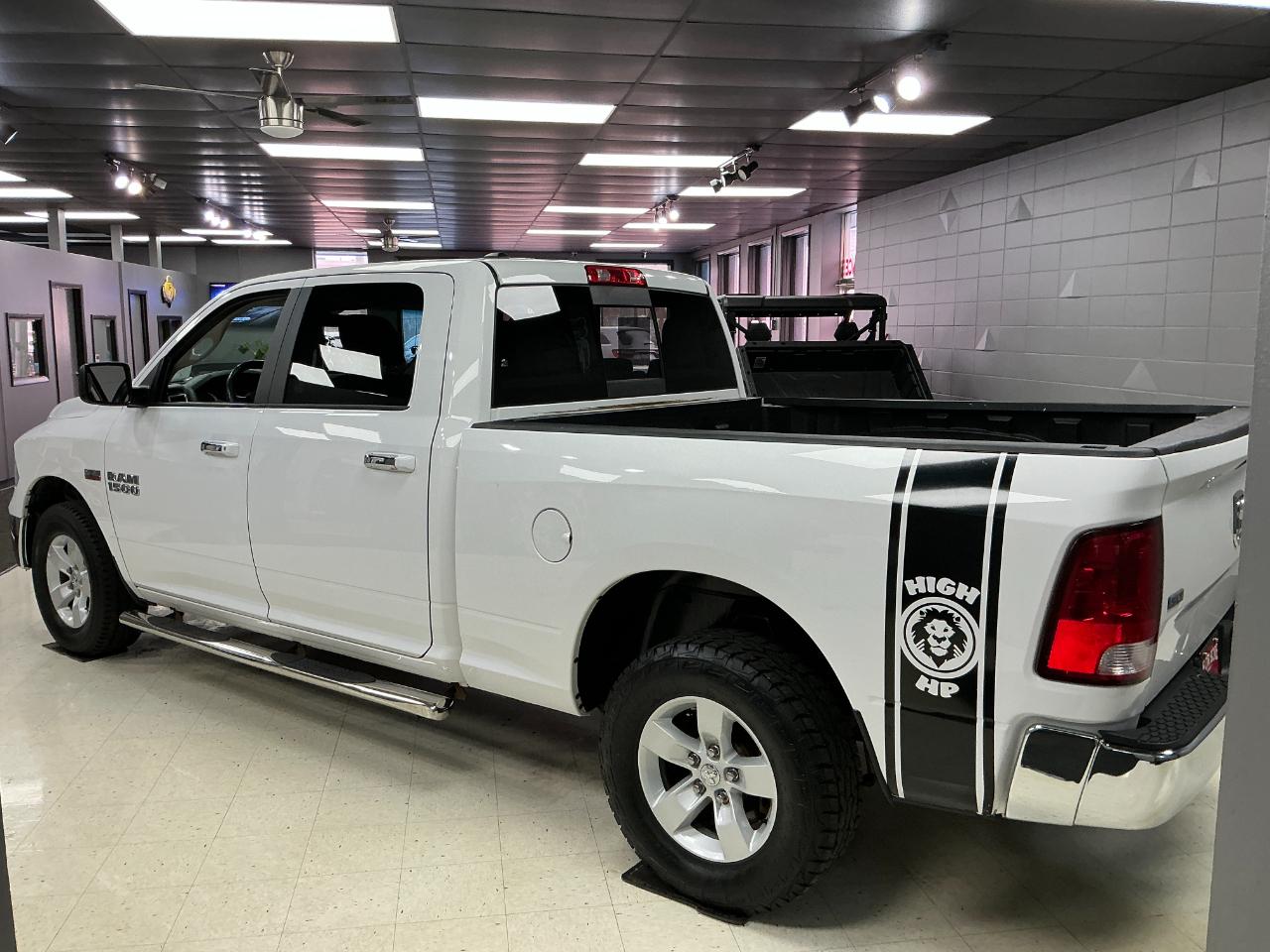 RAM 1500 SLT 4x4 Crew Cab 6'4" Box 2017