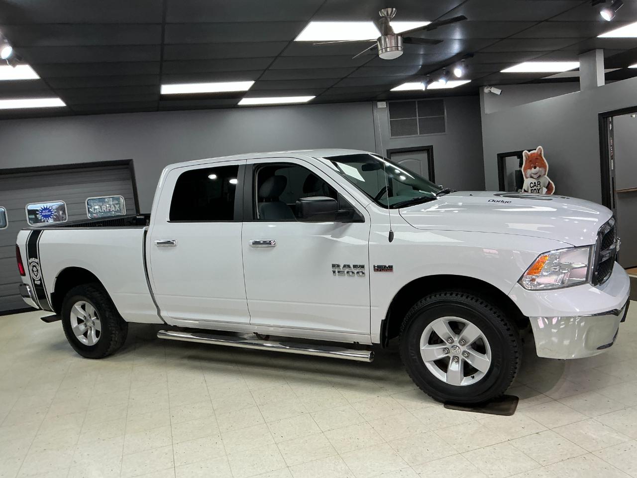 RAM 1500 SLT 4x4 Crew Cab 6'4" Box 2017