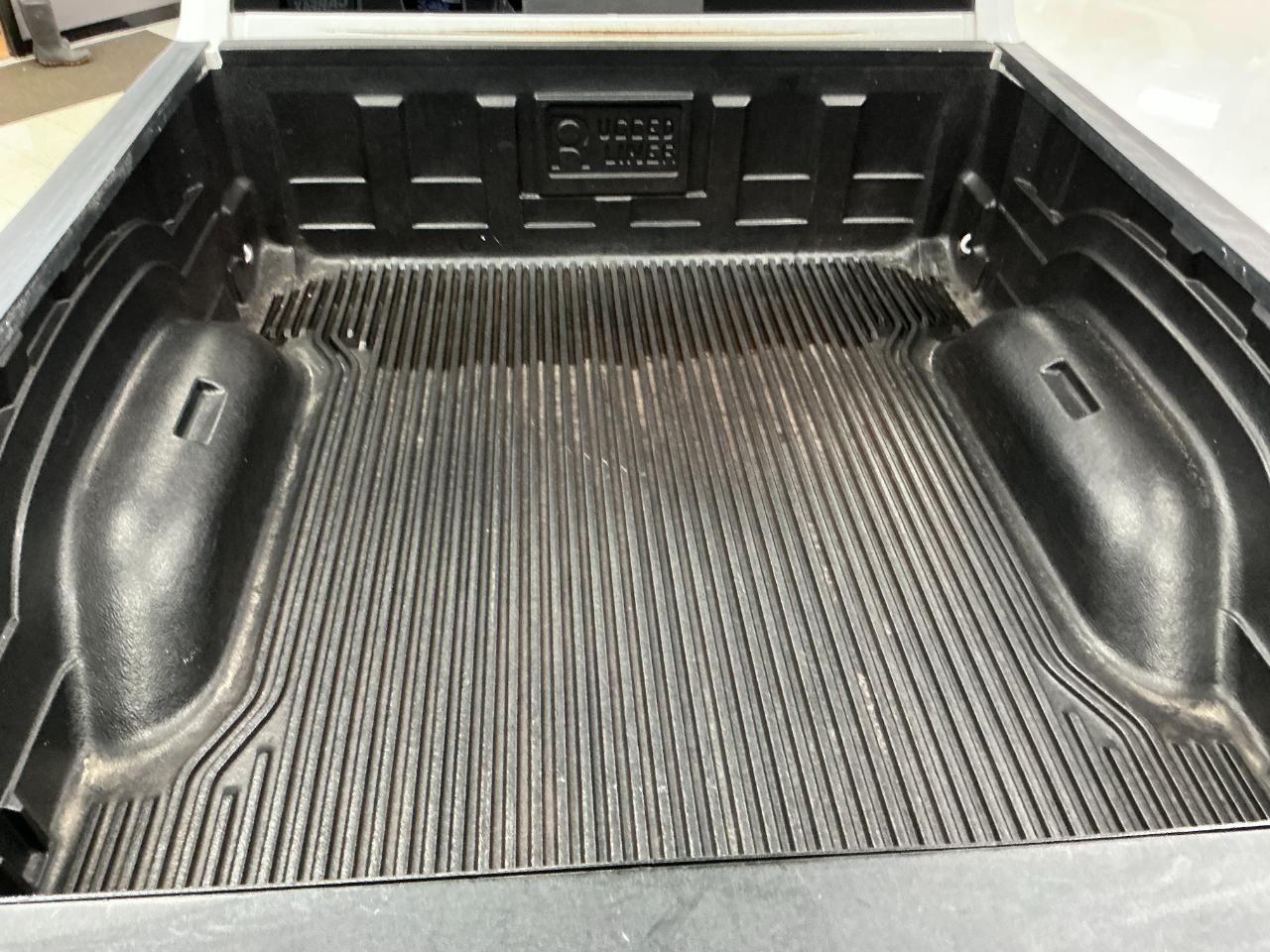 RAM 1500 SLT 4x4 Crew Cab 6'4" Box 2017