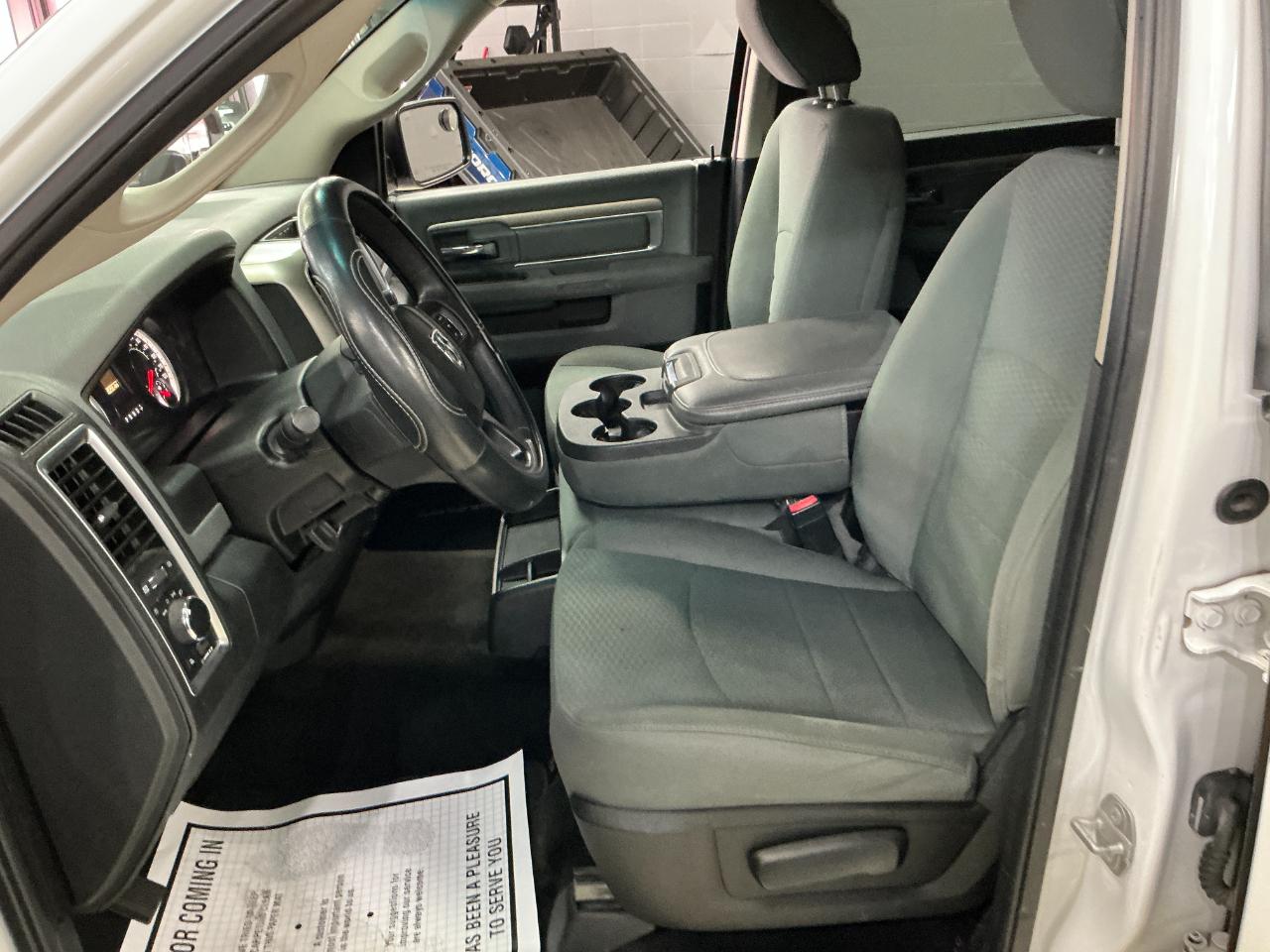 RAM 1500 SLT 4x4 Crew Cab 6'4" Box 2017