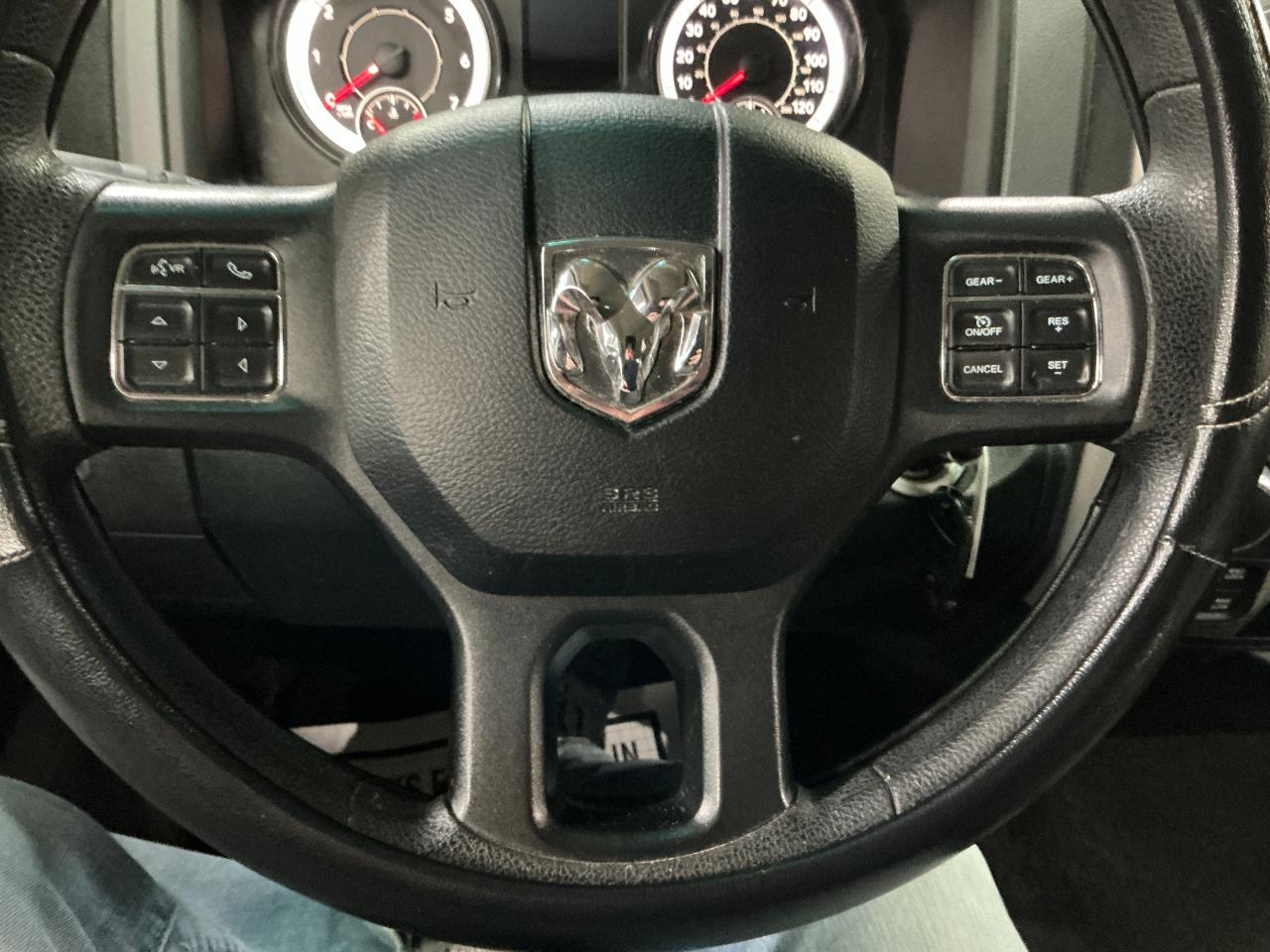 RAM 1500 SLT 4x4 Crew Cab 6'4" Box 2017