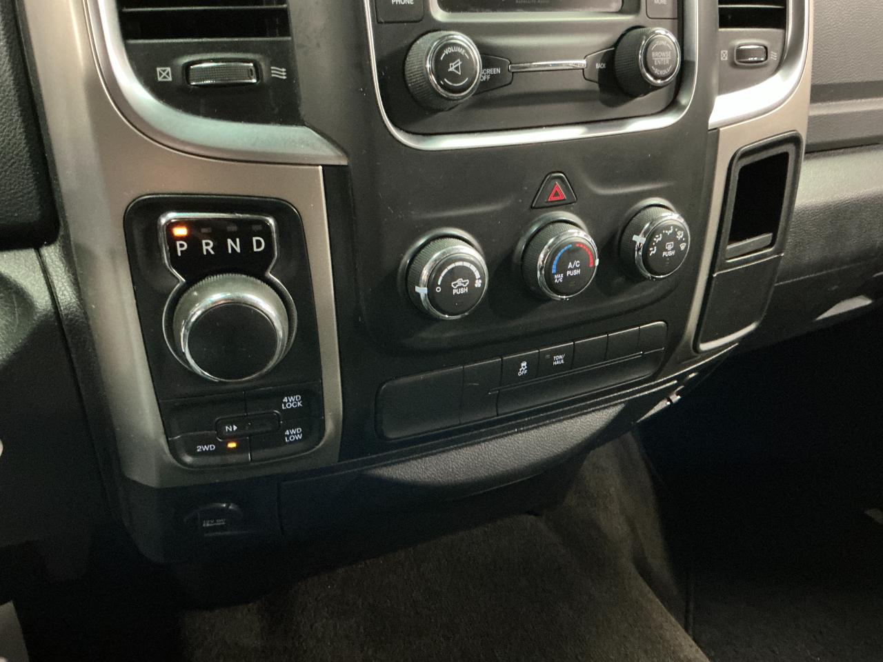 RAM 1500 SLT 4x4 Crew Cab 6'4" Box 2017