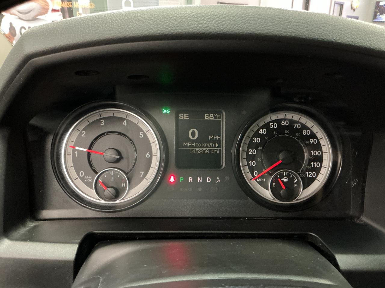 RAM 1500 SLT 4x4 Crew Cab 6'4" Box 2017