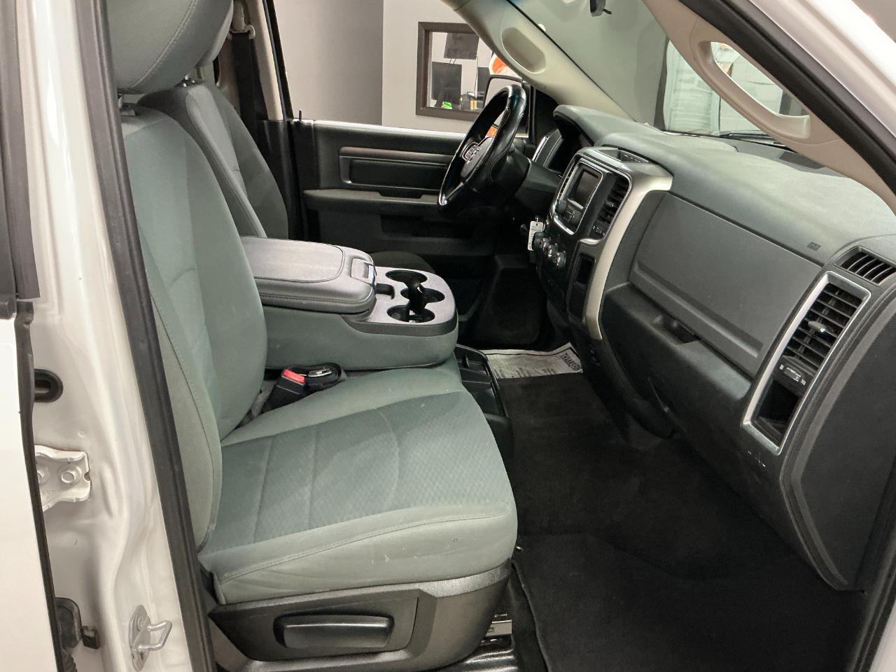 RAM 1500 SLT 4x4 Crew Cab 6'4" Box 2017