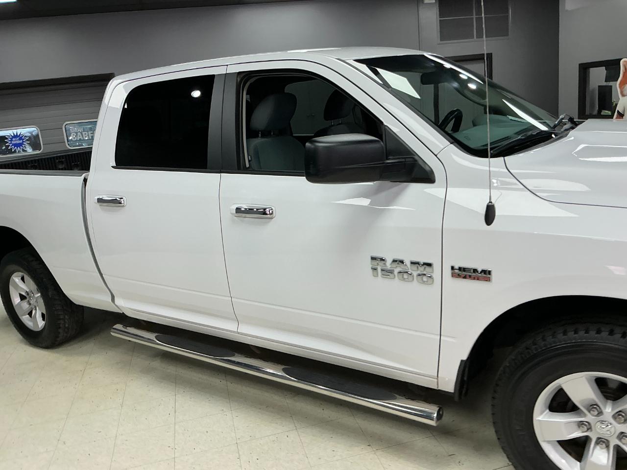 RAM 1500 SLT 4x4 Crew Cab 6'4" Box 2017