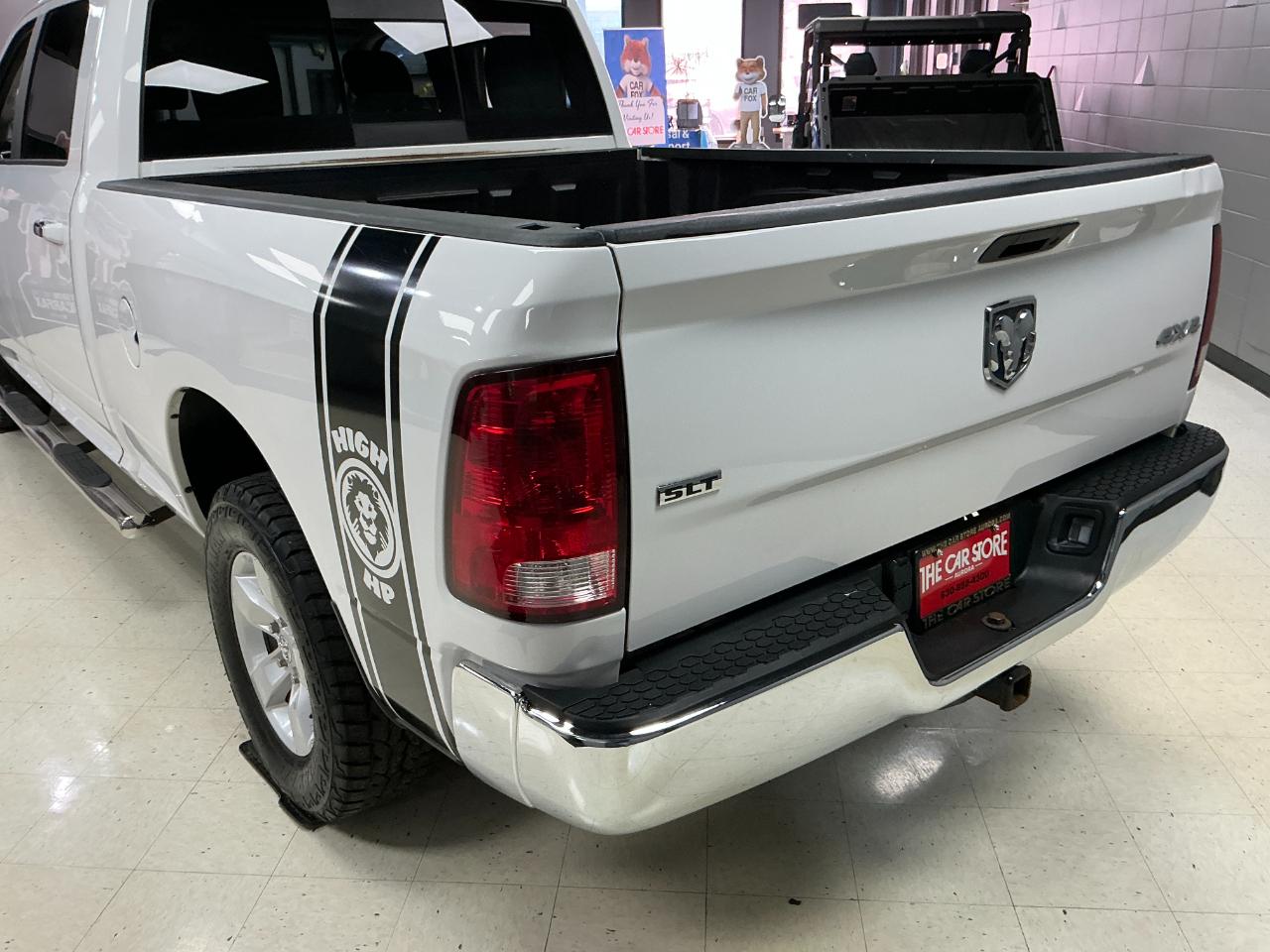 RAM 1500 SLT 4x4 Crew Cab 6'4" Box 2017