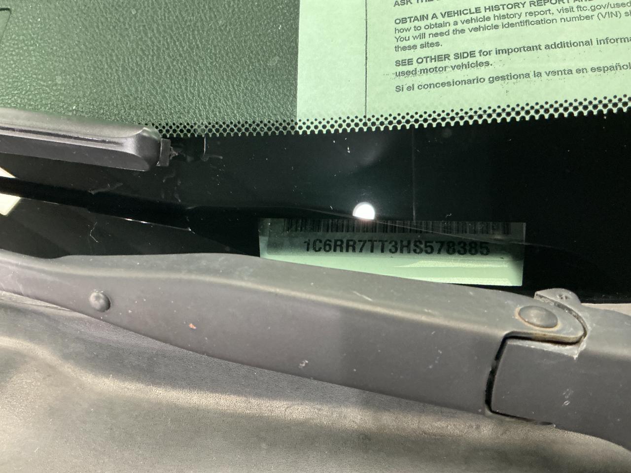 RAM 1500 SLT 4x4 Crew Cab 6'4" Box 2017