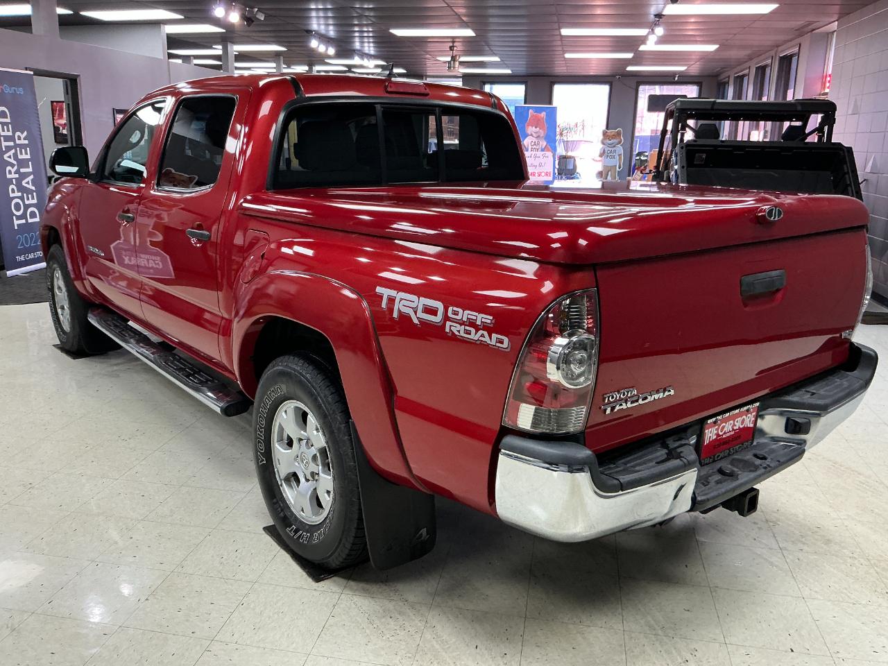 Toyota Tacoma 4WD Double Cab V6 AT (Natl) 2015