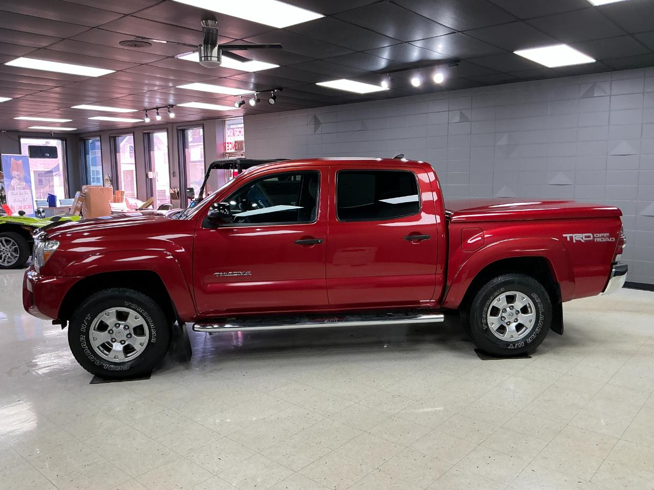 Toyota Tacoma 4WD Double Cab V6 AT (Natl) 2015