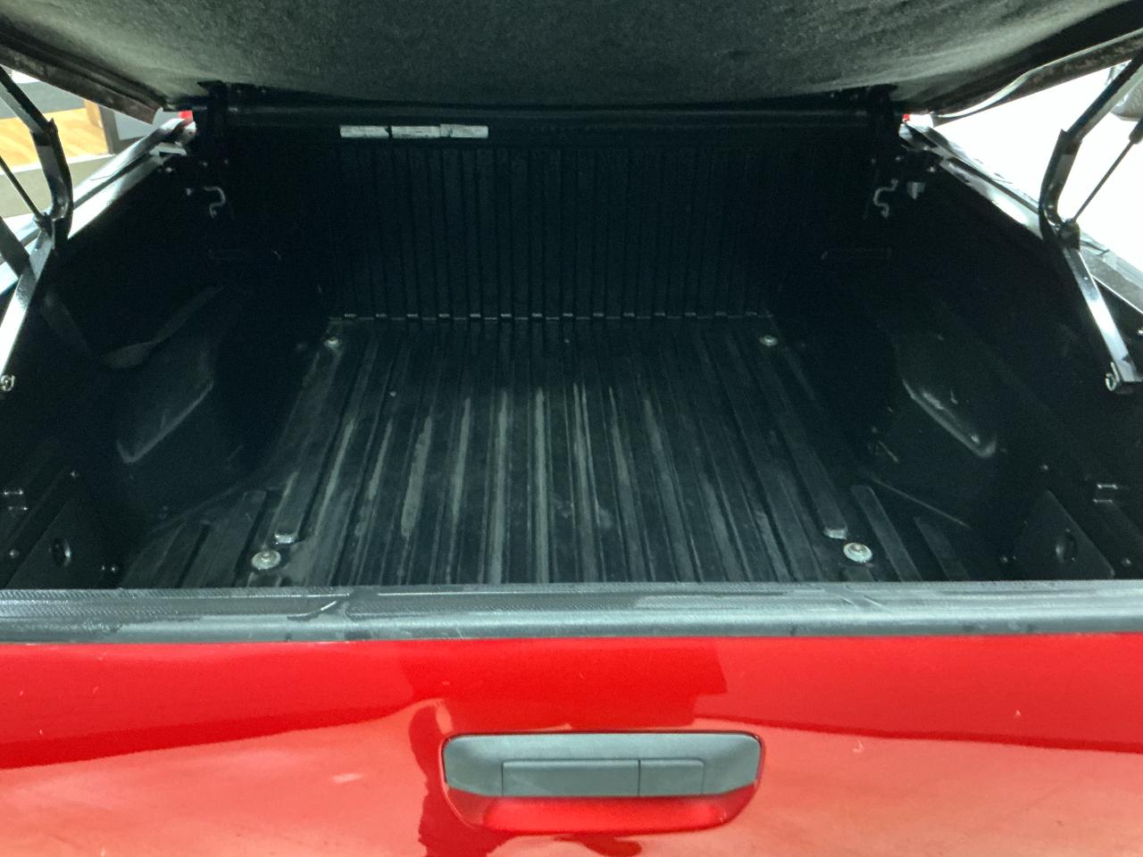 Toyota Tacoma 4WD Double Cab V6 AT (Natl) 2015