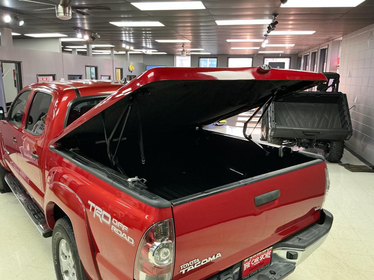 Toyota Tacoma 4WD Double Cab V6 AT (Natl) 2015