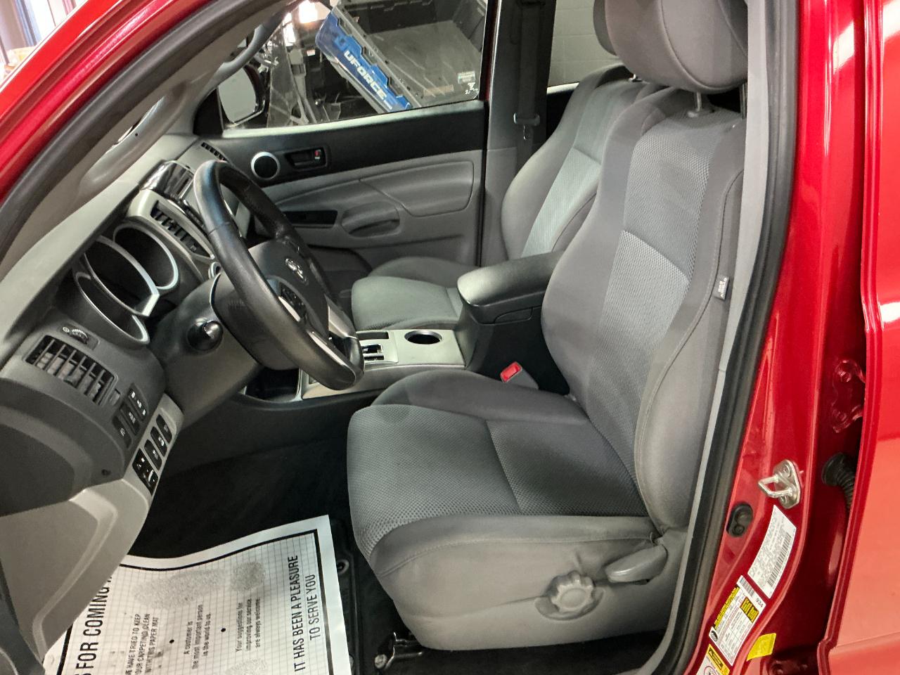 Toyota Tacoma 4WD Double Cab V6 AT (Natl) 2015