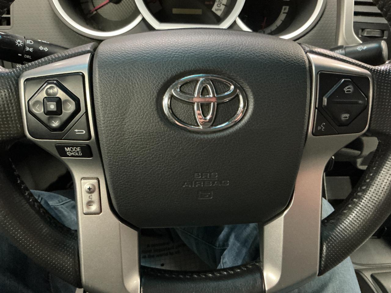 Toyota Tacoma 4WD Double Cab V6 AT (Natl) 2015