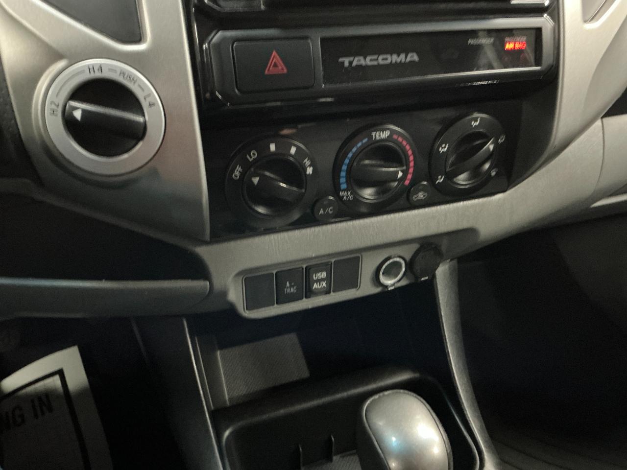 Toyota Tacoma 4WD Double Cab V6 AT (Natl) 2015