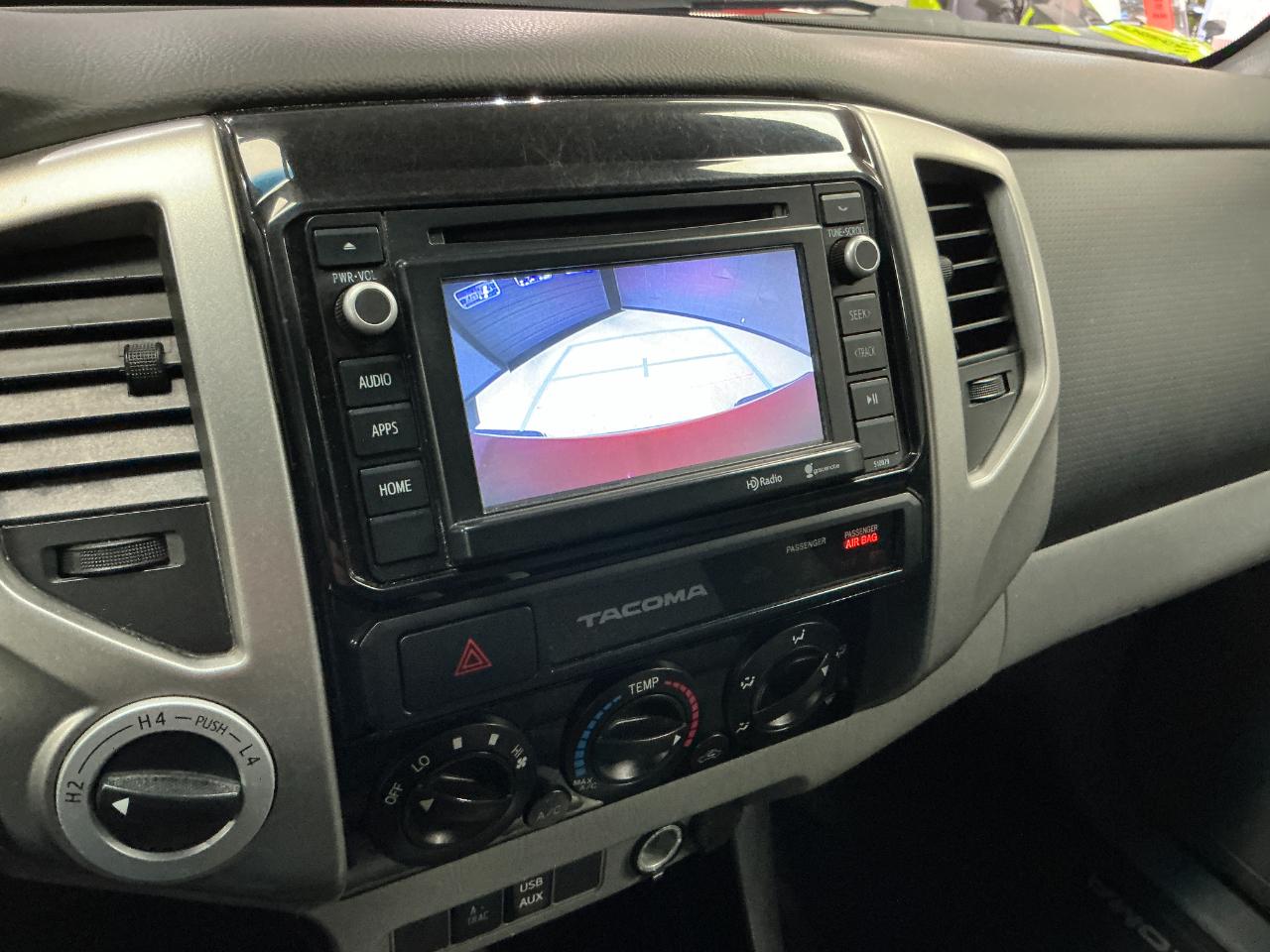 Toyota Tacoma 4WD Double Cab V6 AT (Natl) 2015