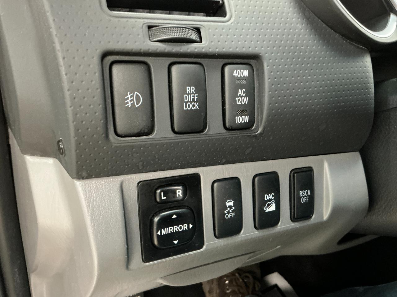 Toyota Tacoma 4WD Double Cab V6 AT (Natl) 2015