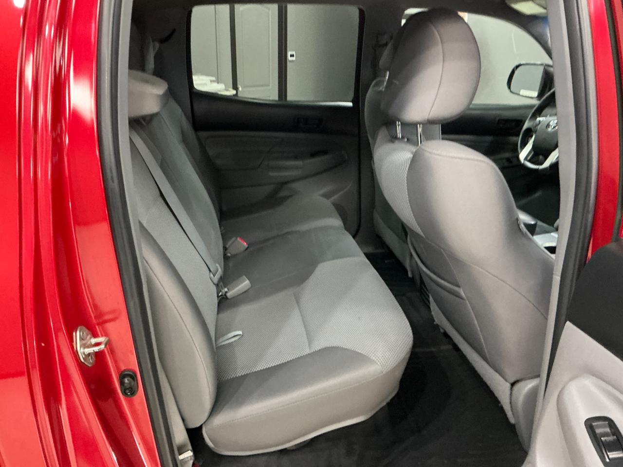 Toyota Tacoma 4WD Double Cab V6 AT (Natl) 2015