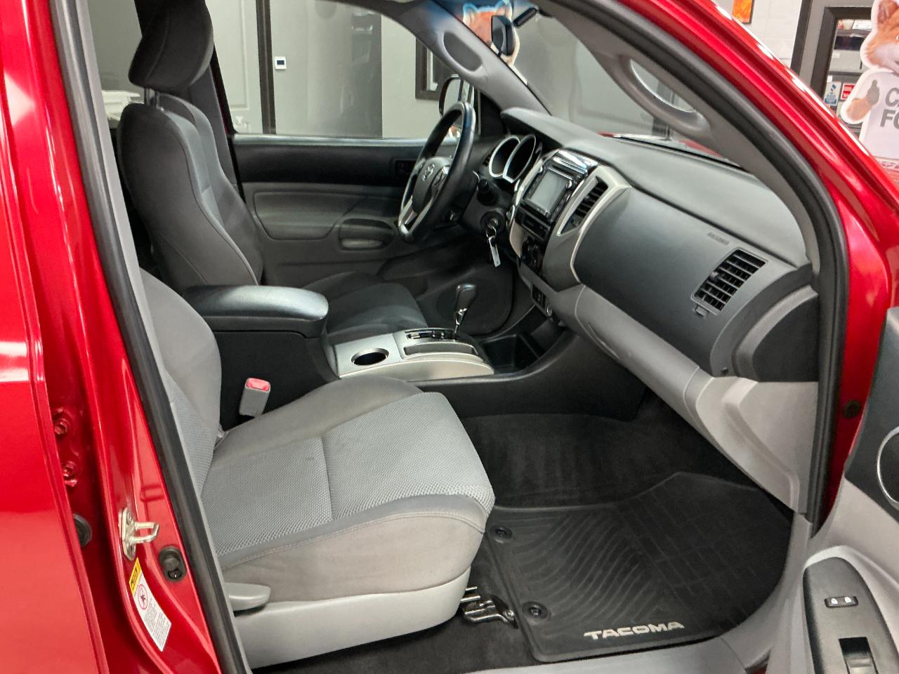 Toyota Tacoma 4WD Double Cab V6 AT (Natl) 2015