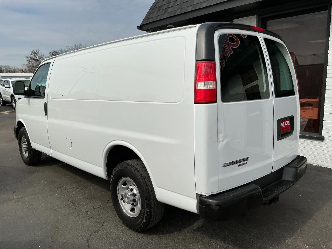 Chevrolet Express Cargo Van RWD 2500 135" 2016