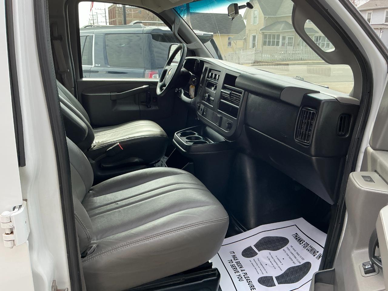 Chevrolet Express Cargo Van RWD 2500 135" 2016